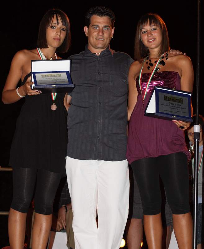 Leo con Greta e Nicole.JPG